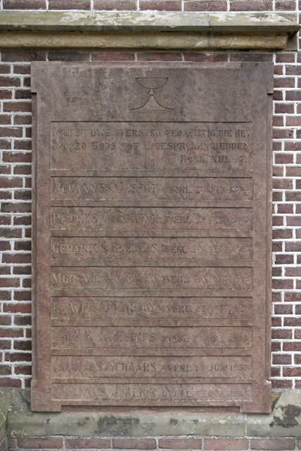 Naamplaten voorzijde kapel 7V6A3230