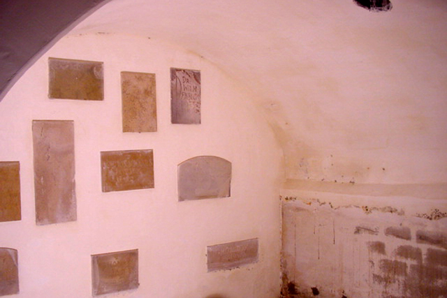 RK Kerkhof Grafkelder 2004 DSC00234