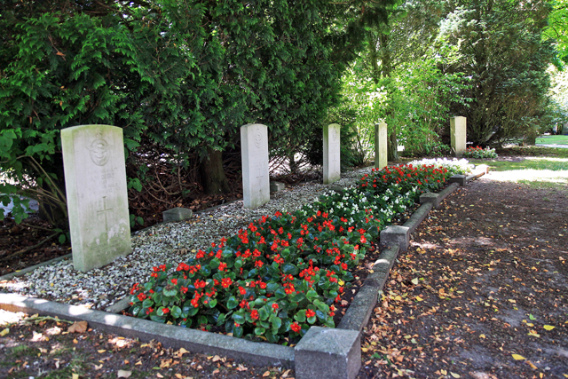 Begraafplaats Voorst 2013 3981