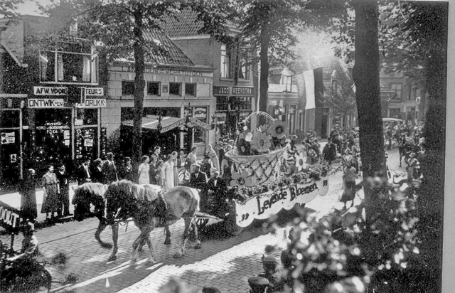 HCO FD021561 Koninginnedag 31 aug 1937 th a kempisstr bew