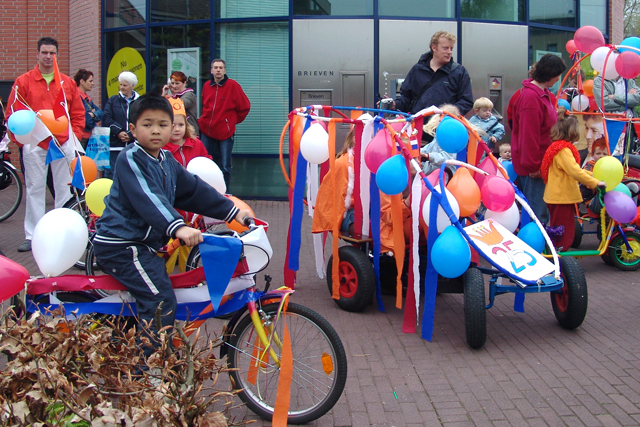 Koninginnedag Optocht AA Landen 2005 DSC03043