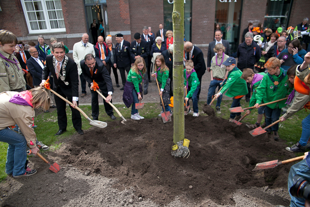 Koningslinde Koning Willem Alexander 2013 HtKlooster 4591