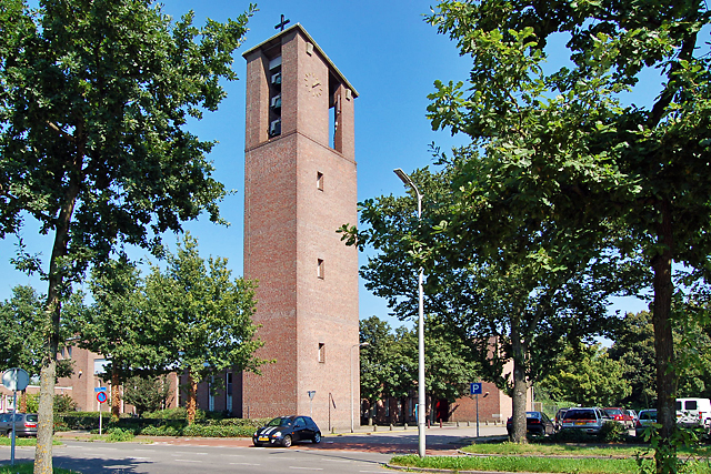 St Michaelkerk Bisschop Willebrandtlaan DSC 0099