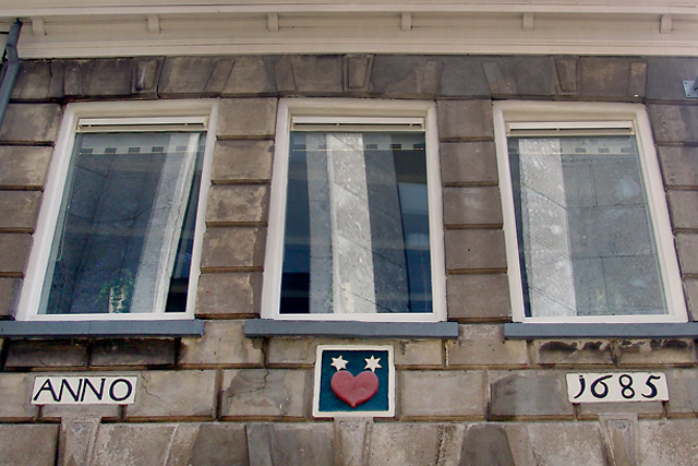 Gevelsteen Goudsteeg 7 DSC09846