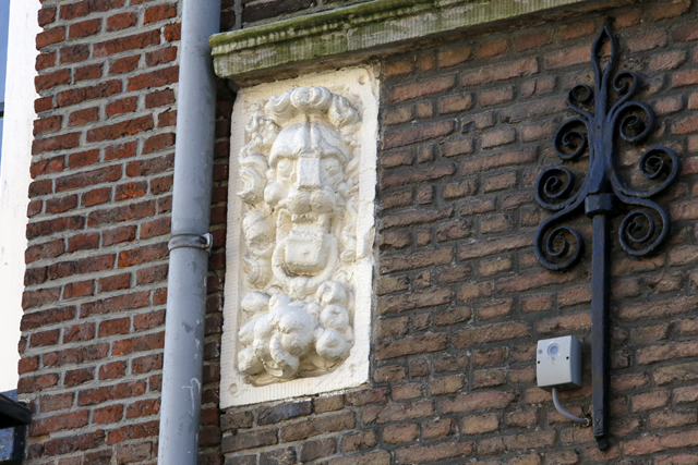 Gevelsteen Rotterdamse Bank 1539