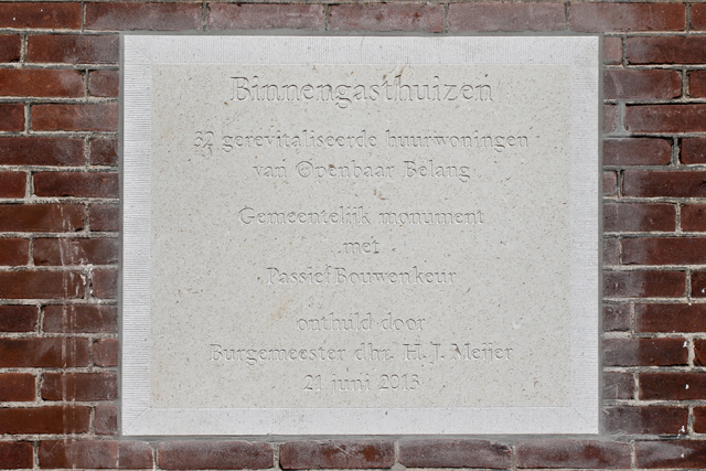 Gevelstenen Binnengasthuisstraat 21062013 7V6A8798