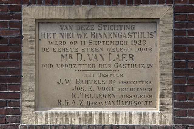 Gevelstenen Binnengasthuisstraat 2477