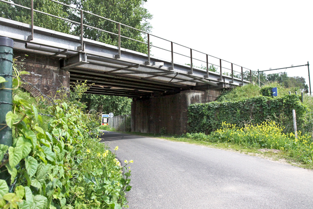 Gevelstenen IJsselspoorbrug Schellerdijk 14062011 6942