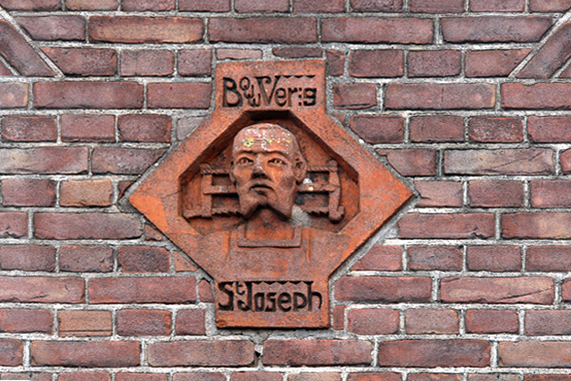 Gevelstenen Leliestraat 2052