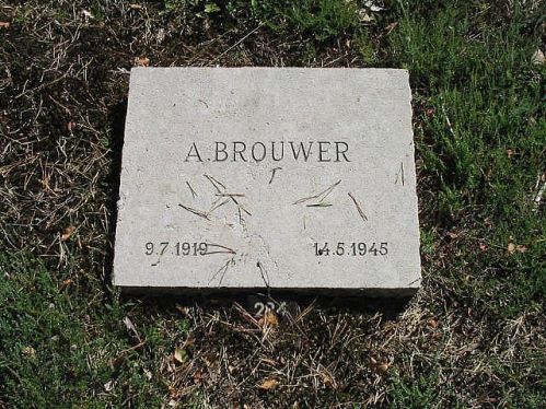 Grafsteen Albert Brouwer