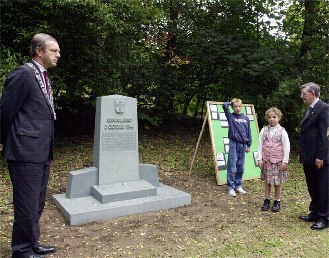 Onthulling gedenksteen 2001 Jan Drost