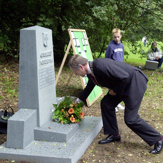 Onthulling gedenksteen 2001 Jan Drost 2