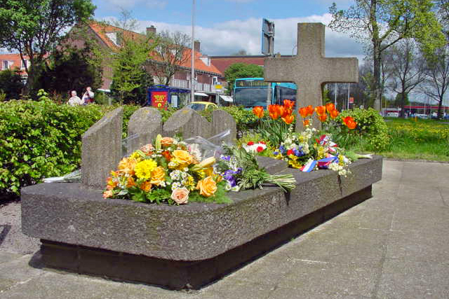 Oorlogsmonument Meppelerstraatweg 2001 DSC00078