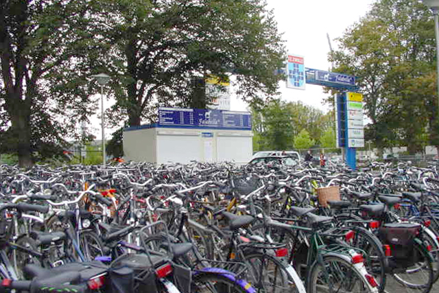 Fietsen parkeren FCZwolle 2003 DSC00138