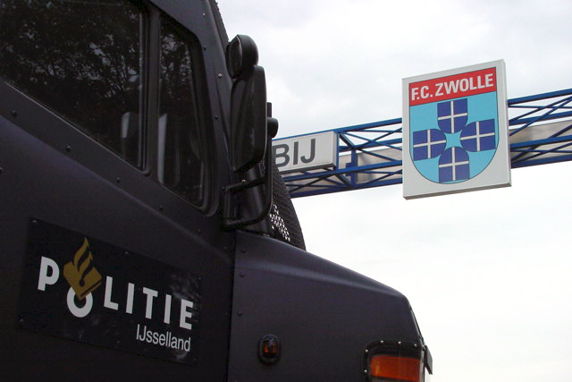 Politie ME FCZwolle Feijenoord 2003 DSC00134