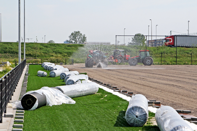 CSV28 Aanleg kunstgras Stadshagen 2241