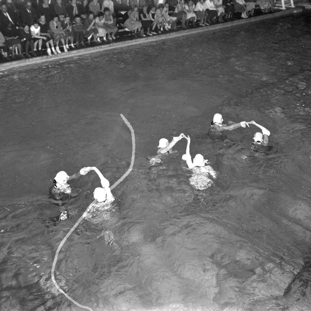 Kunstzwemmen BZZ 1960 Stilobad