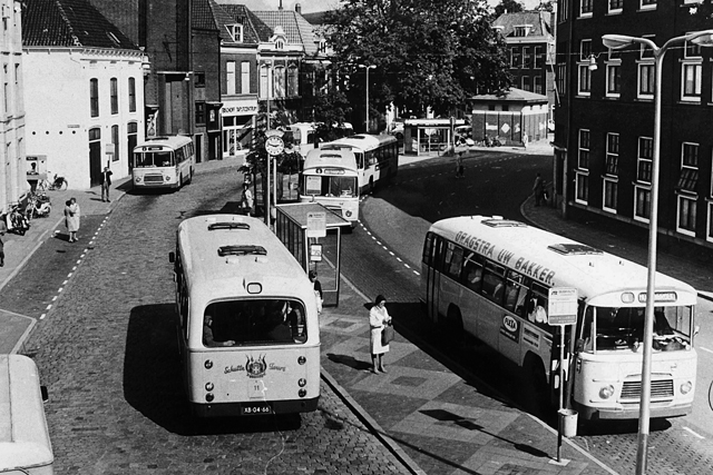 Schutte Stasdienst Jaren 60 Gasthuisplein met City coaches 640