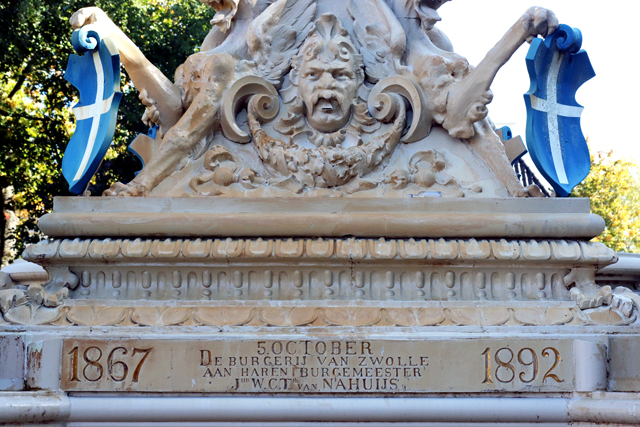 Tekst Fontein   Van Nahuijsplein 12102022 6768 640px