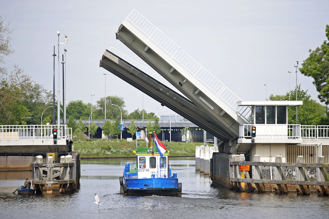 Buitenkant Bunkerboot Hofvlietbrug 8631