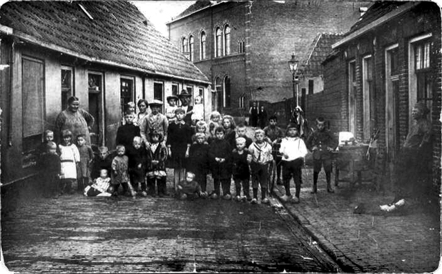 Kamperpoort FD000068 Achterom vh Brakkensteeg 1930 Zieltiesshoele 640
