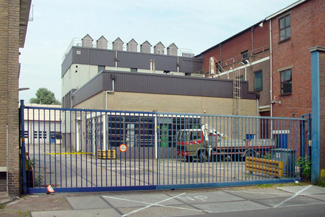 Kamperpoort Ingang Fabriek De Fenix Lijnbaan 2003 DSC00302