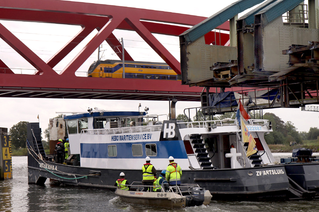 lSloop IJsselspoorbrug 1241