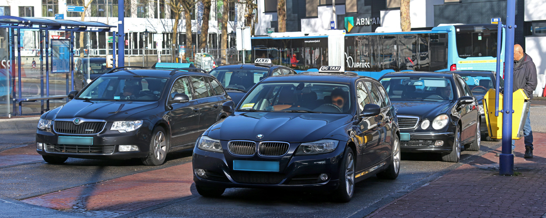 Taxistandplaats Stationsplein 11022019 7V6A7245 Pano