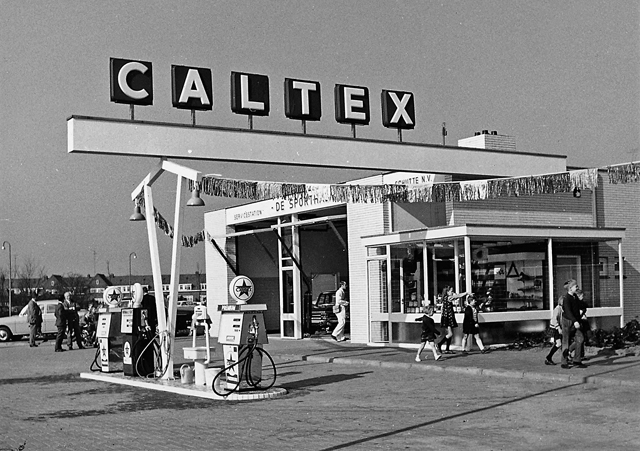 Collectie Schutte Stadsdienst Caltex Opening Quickservice VWevelinkhovenstraat 1968