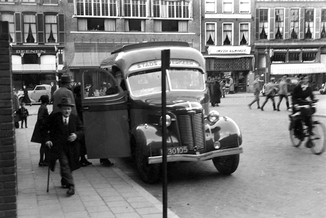 Schutte Stadsdienst 1937 Begin stadsdienst met Oldsmobilebus