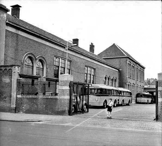 Schutte Tours 1957 19570710 p09 school vechtstraat HCO