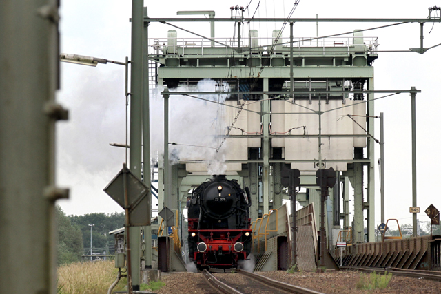 Stoomtrein over de oude IJsselspoorbrug 2011 8370